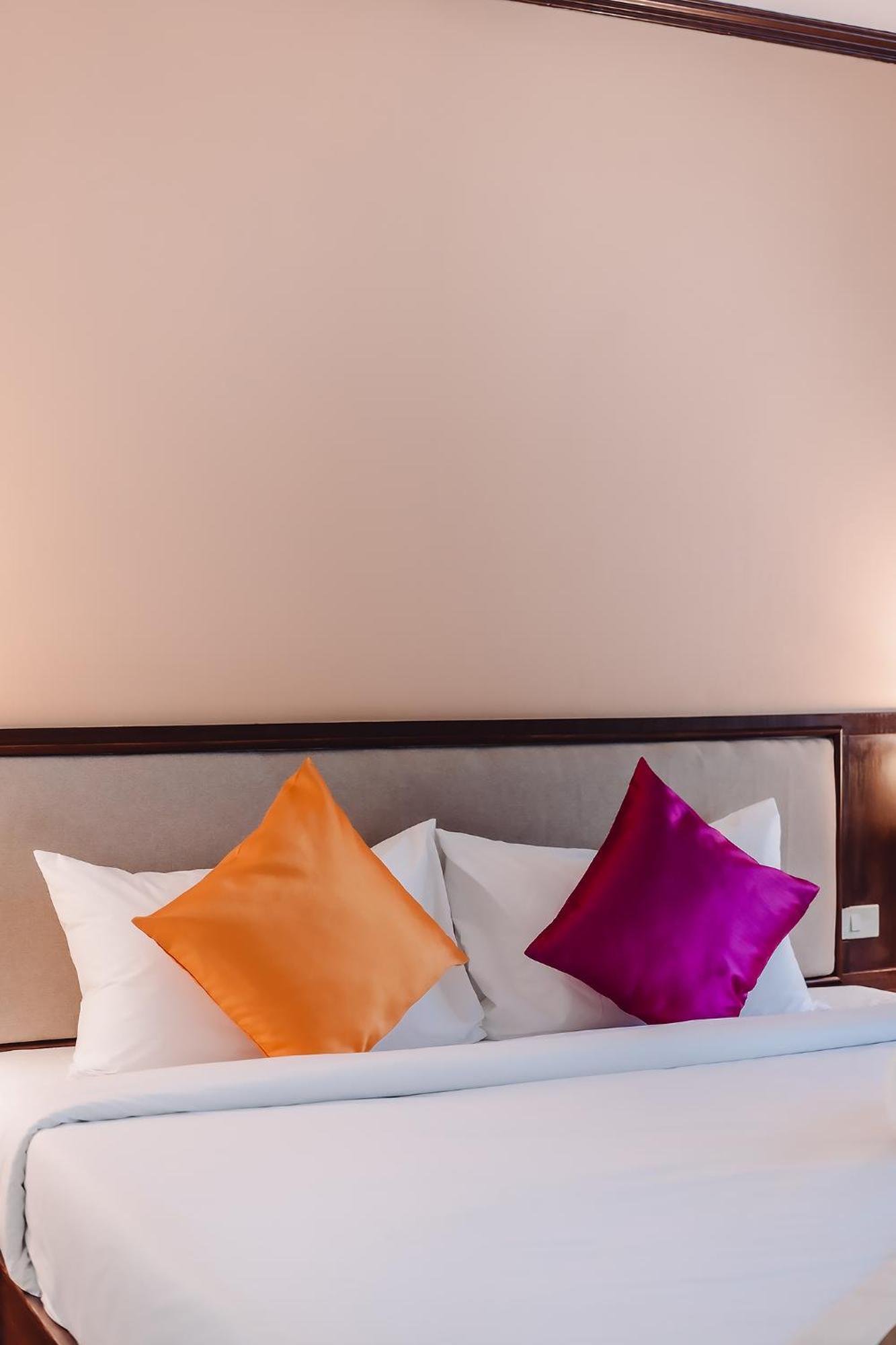 Bauman-Ville Hotel Patong Dış mekan fotoğraf