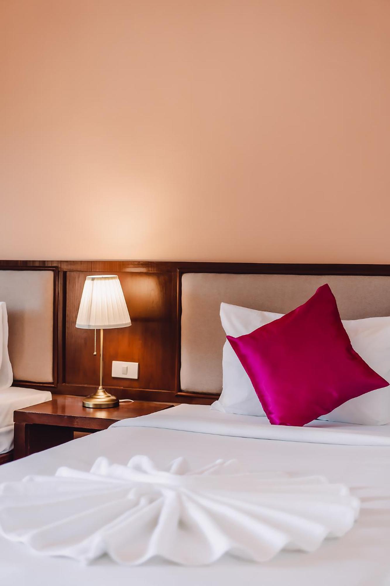 Bauman-Ville Hotel Patong Dış mekan fotoğraf
